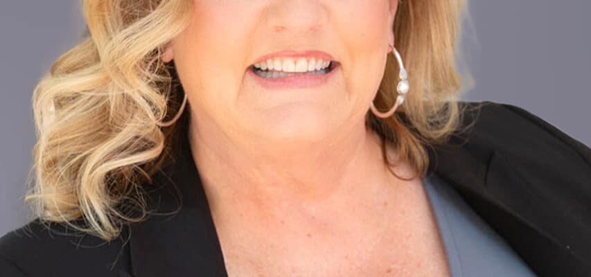 Melinda Nawn 02 gray bkg