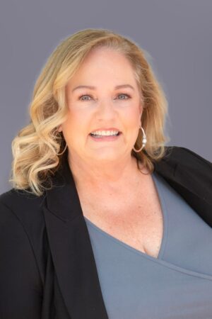 Melinda Nawn 02 gray bkg